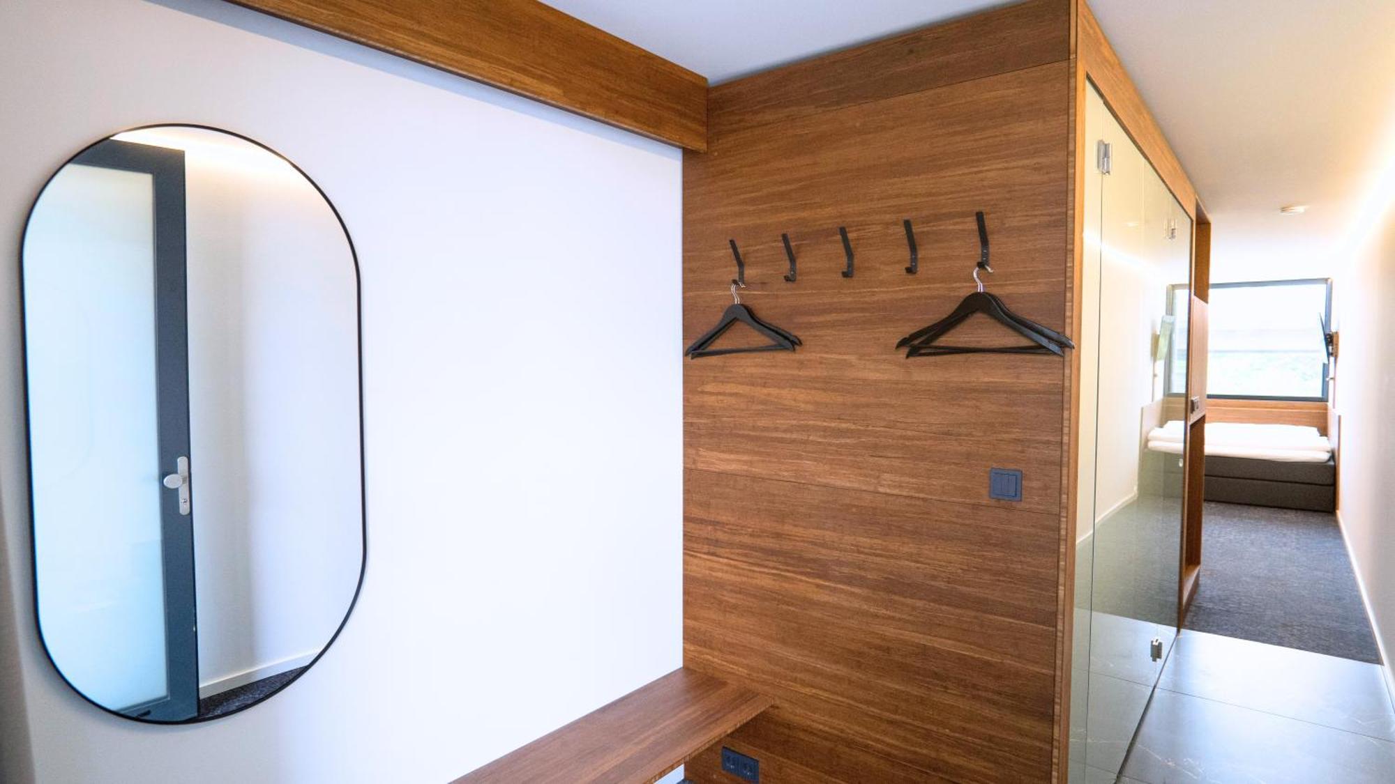 Tin Inn - Heinsberg - Das Hotel Aus Hochwertig Ausgebauten Ueberseecontainern Esterno foto